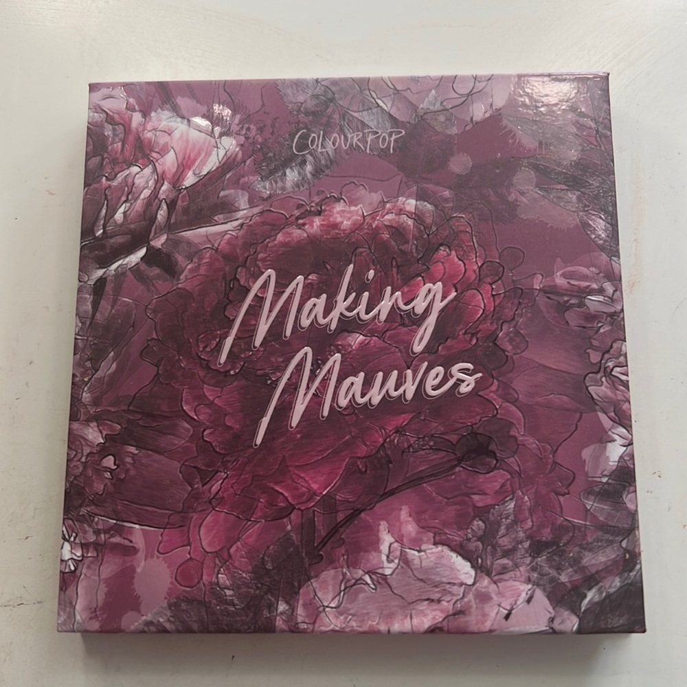 Making mauves eyeshadow palette.
